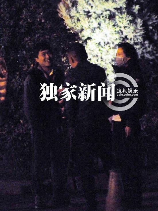 聂远深夜外出会友 酒醉失态亲吻熊抱同性友人