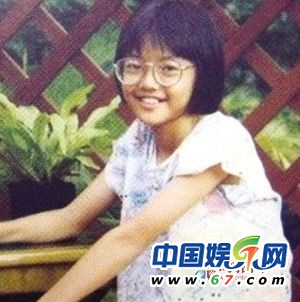 杨幂从小美艳黄磊似女童 “六一”曝明星童年照(组图)