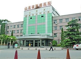 省肿瘤医院遭职工投诉 没编制不给交公积金