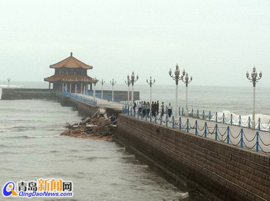 独家：前海栈桥不堪暴风雨侵袭塌陷