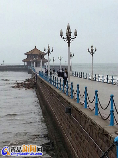 独家：前海栈桥不堪暴风雨侵袭塌陷