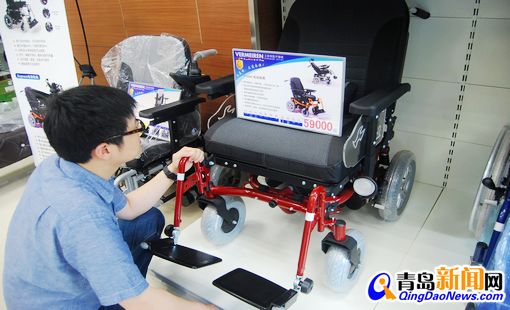 轿车式轮椅售价5.9万 堪称轮椅界劳斯莱斯