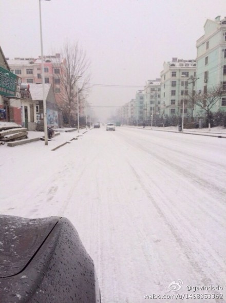 平度今冬首场雪今晨飘落 山区积雪5公分