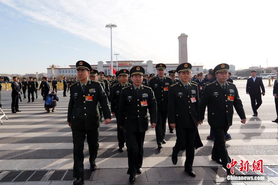 十二届全国人大三次会议举行预备会议