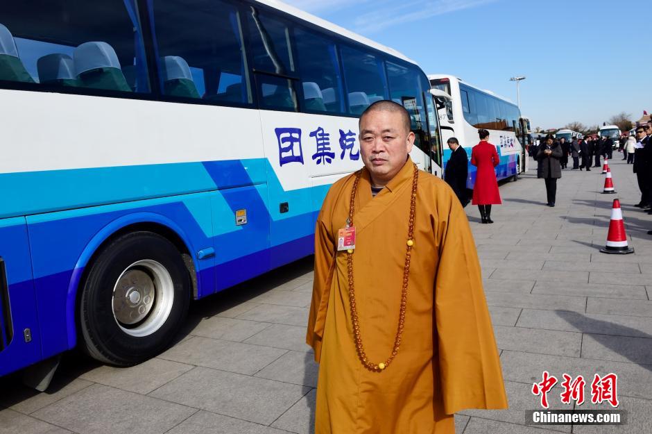 十二届全国人大三次会议举行预备会议