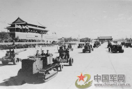 1951年国庆阅兵 给全国人民鼓舞士气