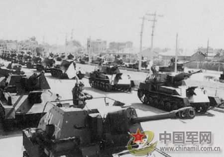 1951年国庆阅兵 给全国人民鼓舞士气