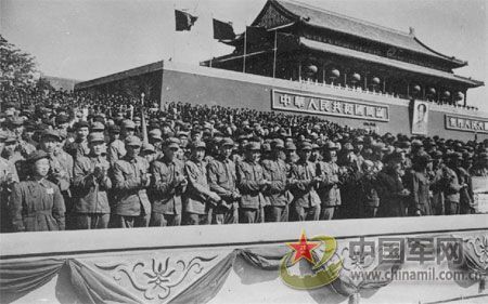 1951年国庆阅兵 给全国人民鼓舞士气