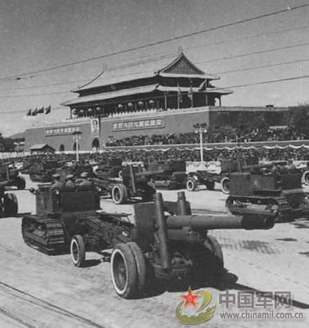 1951年国庆阅兵 给全国人民鼓舞士气