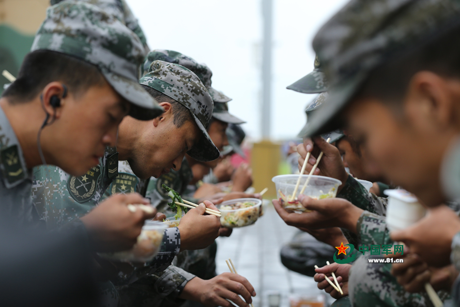 直击：阅兵村里的24小时