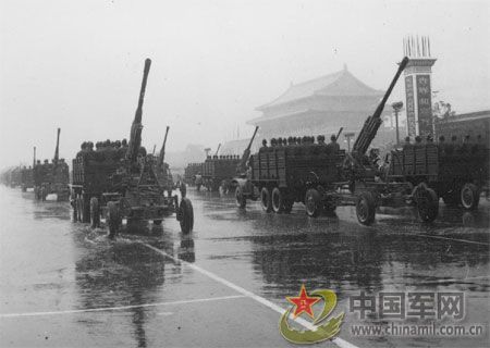 1956年国庆阅兵 大雨振军容(组图)