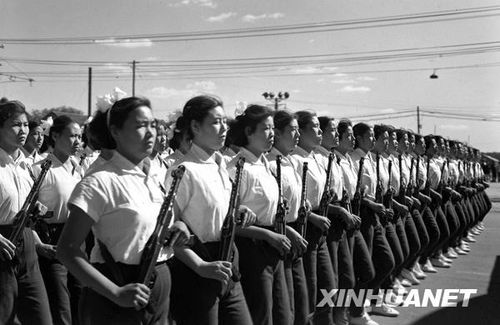 1958年国庆阅兵 民兵方队规模空前