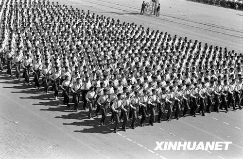 1958年国庆阅兵 民兵方队规模空前