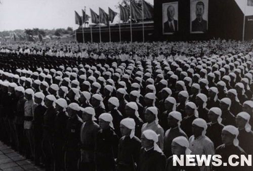 1958年国庆阅兵 民兵方队规模空前