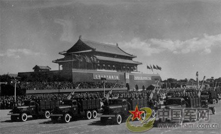 1958年国庆阅兵 民兵方队规模空前