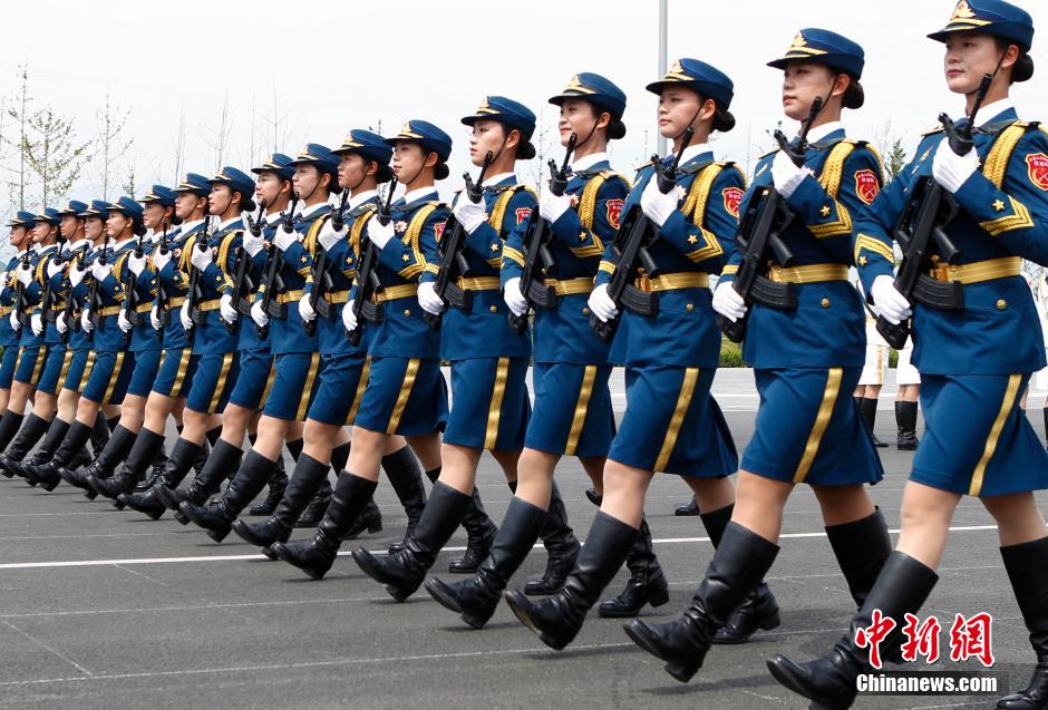 探访阅兵基地 三军仪仗队首次有女兵参加大阅兵