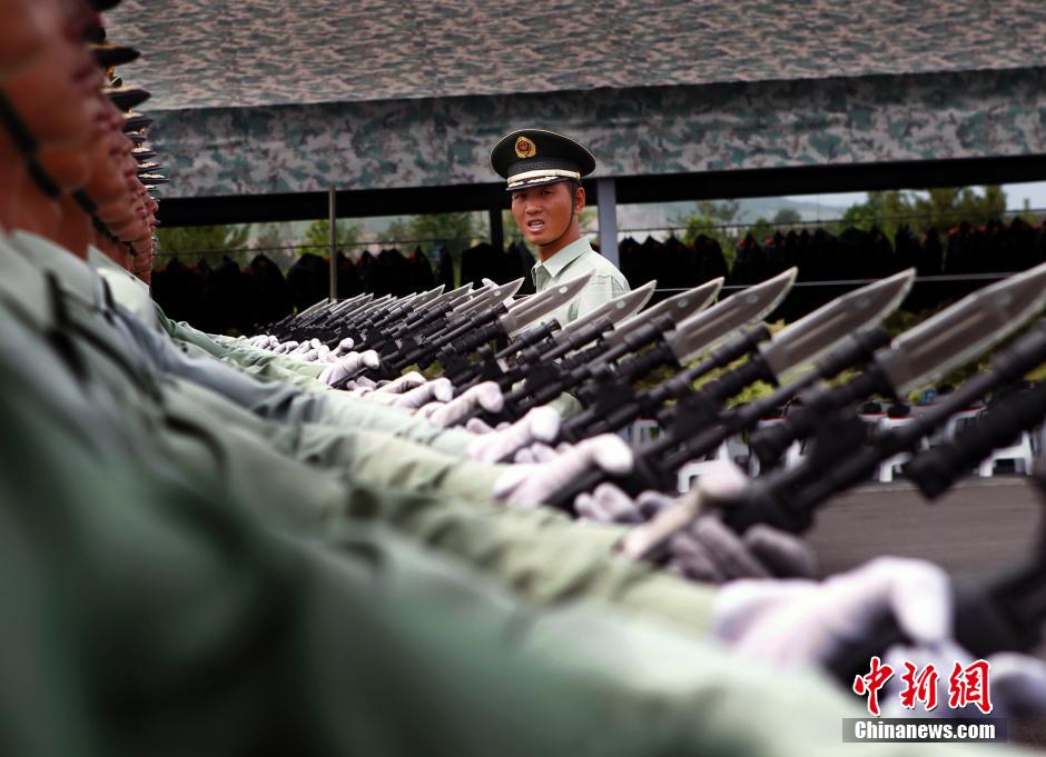 探访阅兵基地 三军仪仗队首次有女兵参加大阅兵