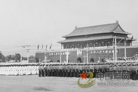 1950年国庆1周年阅兵(组图)