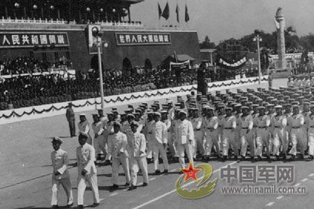 1950年国庆1周年阅兵(组图)