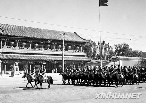 1952年国庆3周年阅兵(组图)