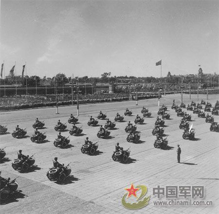 1952年国庆3周年阅兵(组图)