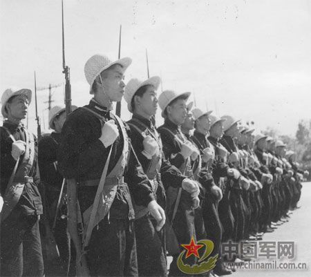 1958年国庆阅兵 民兵方队规模空前(组图)