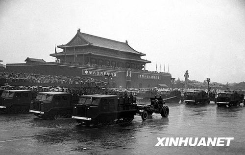 1956年国庆阅兵 大雨振军容(组图)