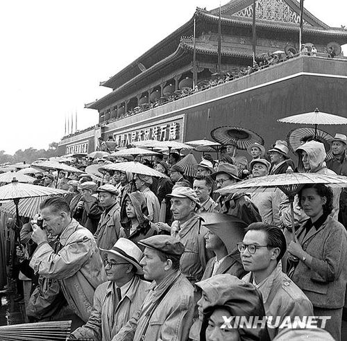 1956年国庆阅兵 大雨振军容(组图)