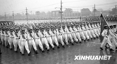 1956年国庆阅兵 大雨振军容(组图)