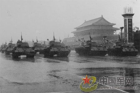 1956年国庆阅兵 大雨振军容(组图)