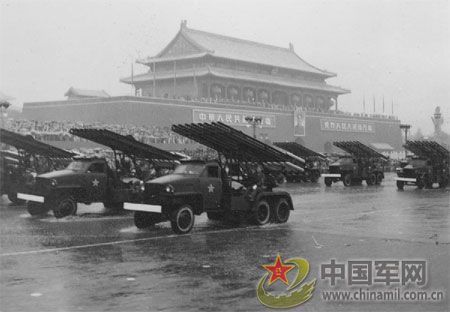 1956年国庆阅兵 大雨振军容(组图)