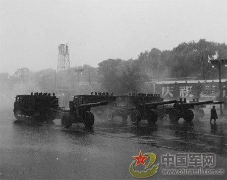 1956年国庆阅兵 大雨振军容(组图)