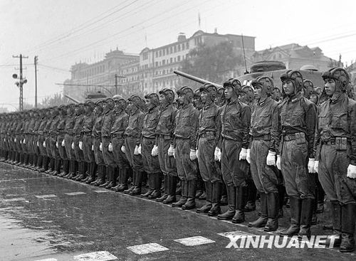 1956年国庆阅兵 大雨振军容(组图)