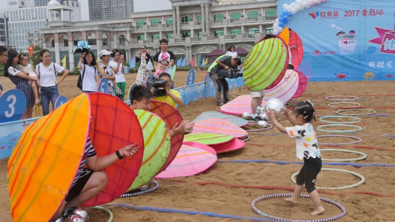 《七巧板》青岛红黄蓝站 萌宝爬爬走走上央视