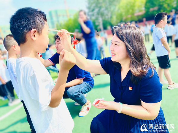 南万小学校长图片