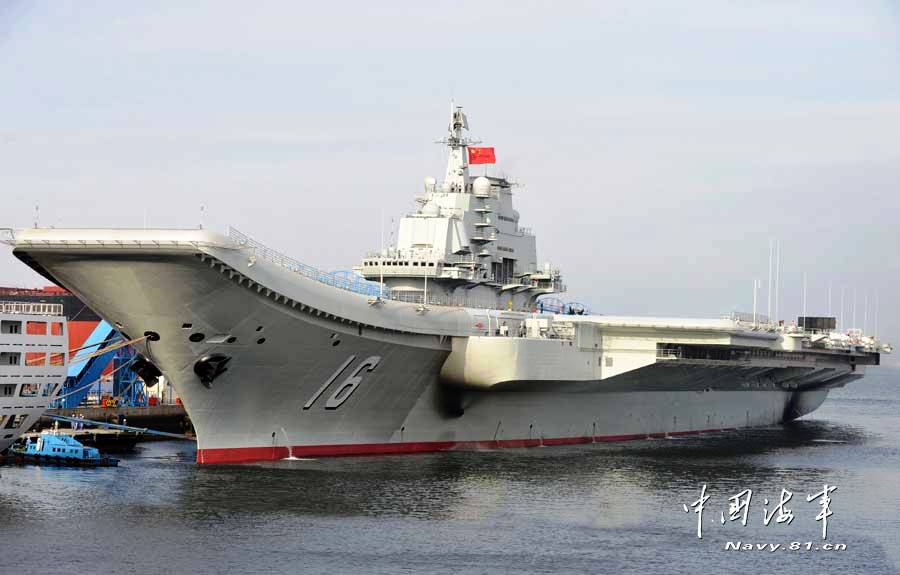 高清：辽宁舰低调出海 主攻舰载战斗机训练