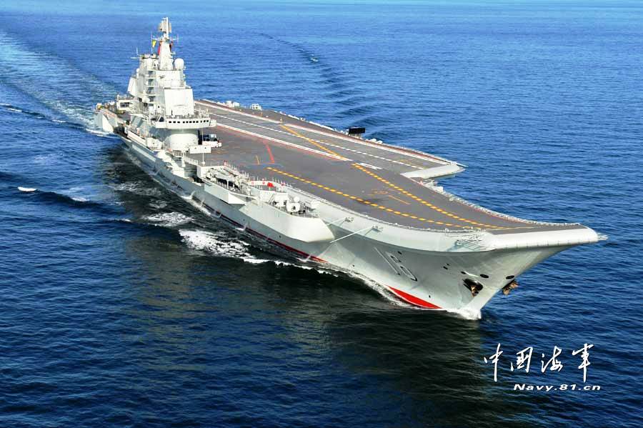 高清：辽宁舰低调出海 主攻舰载战斗机训练